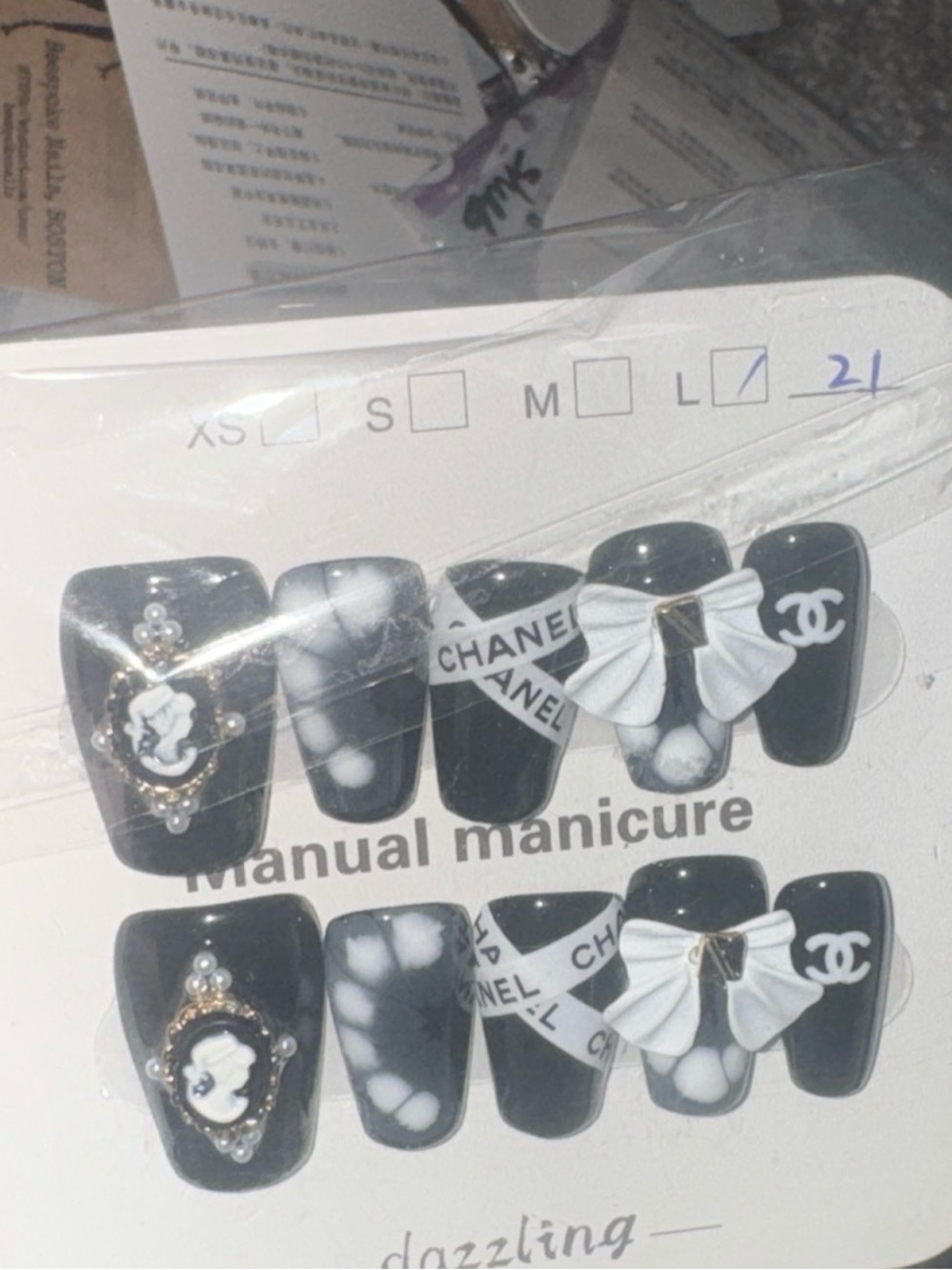 Black & White Decorative Press-On Nail Set